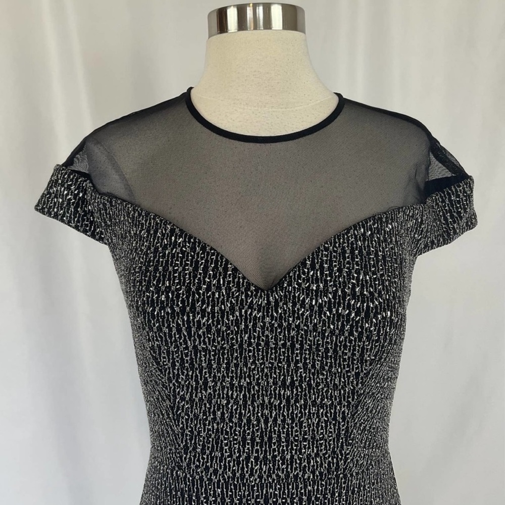 Betsy & Adam Women's Formal Dress Size 6 Black & Silver Metallic Knit Long Gown - Picture 6 of 10